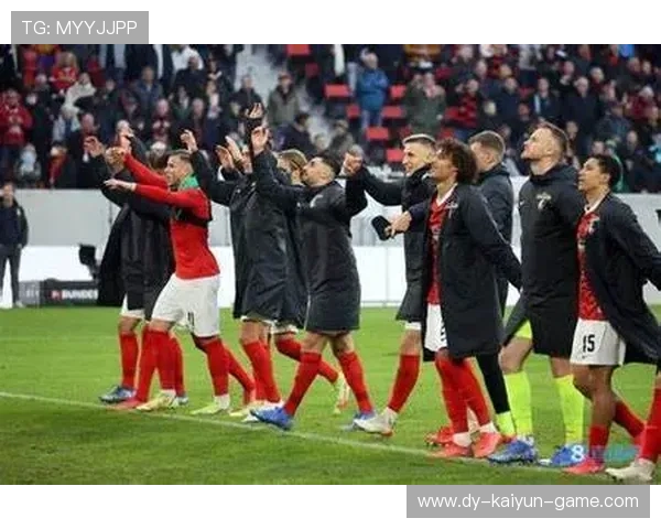 弗莱堡前锋梅开二度，队内竞争加剧，弗莱堡市